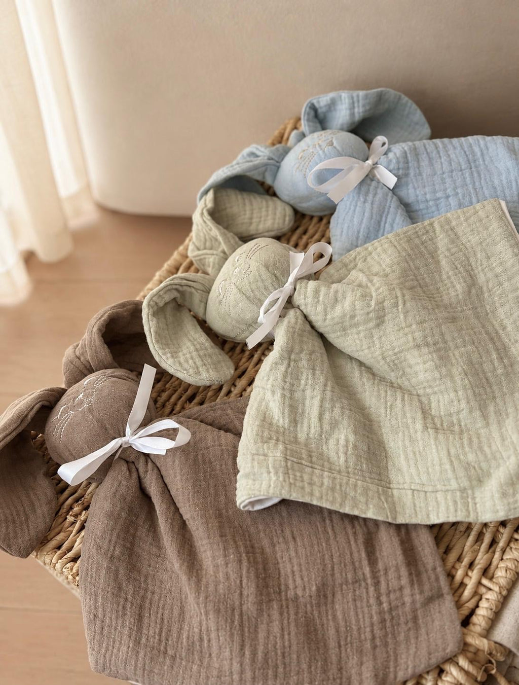 Coffret Les Essentiels – Gigoteuse, Doudou, Couverture, Cape, Brosse, Anneau & Tétine