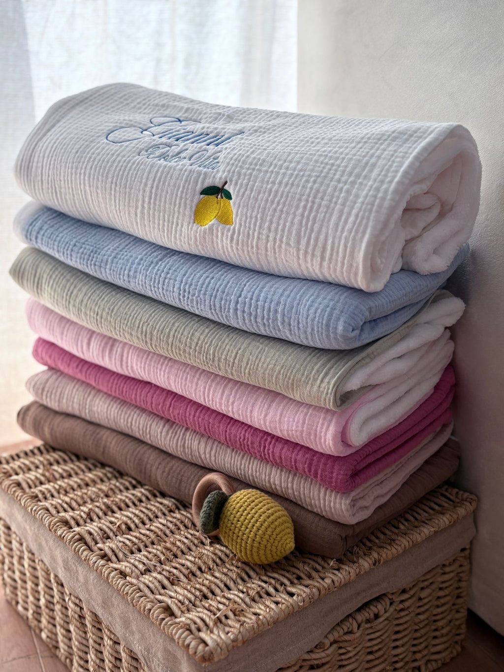 Coffret Les Essentiels – Gigoteuse, Doudou, Couverture, Cape, Brosse, Anneau & Tétine